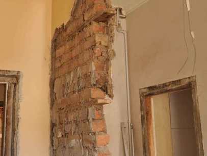 internal half brick wall.jpg